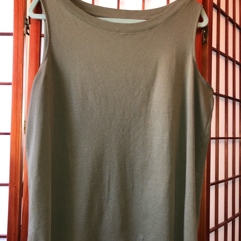 Solid Color Tank - Picture 2 of 8